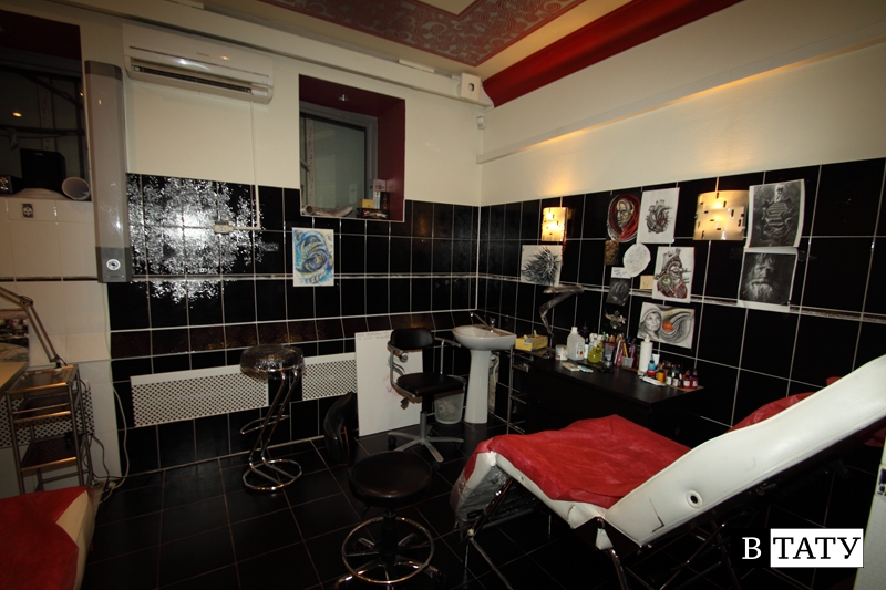 Интерьер тату студии. Тату салон интерьер. Тату салон проект. Интерьер тату студии. Стремный салон красоты.